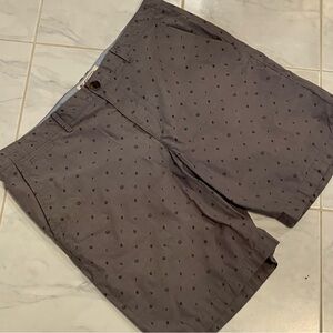 Penguin Gray Patterned Men's Shorts. Flat front.  Pockets.  EUC